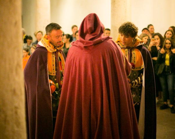 Arriva la benedizione dei cavalieri di Santa Maria
