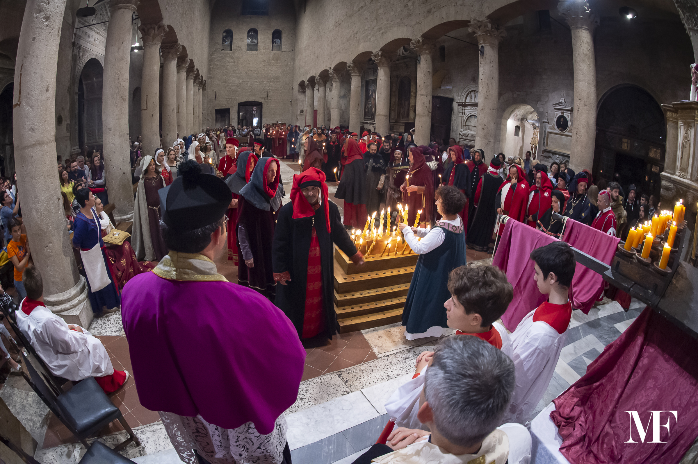 Con l’offerta dei ceri iniziano gli eventi dedicati al patrono