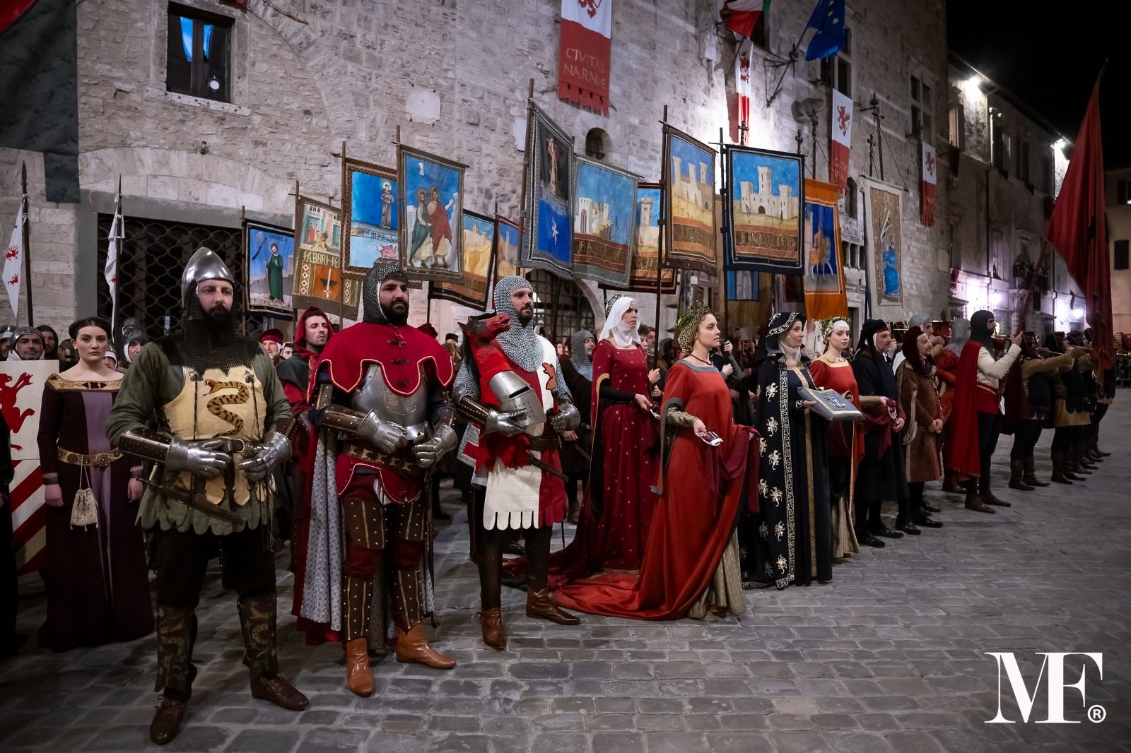GRANDE CORTEO STORICO PRONTO A SFILARE LUNGO LE VIE DELLA CITTÀ